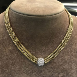 Collana con pedente in brillanti
